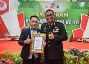 Ketua PWI Dumai Terima Penghargaan dari Polres Dumai di HUT Bhayangkara ke-79