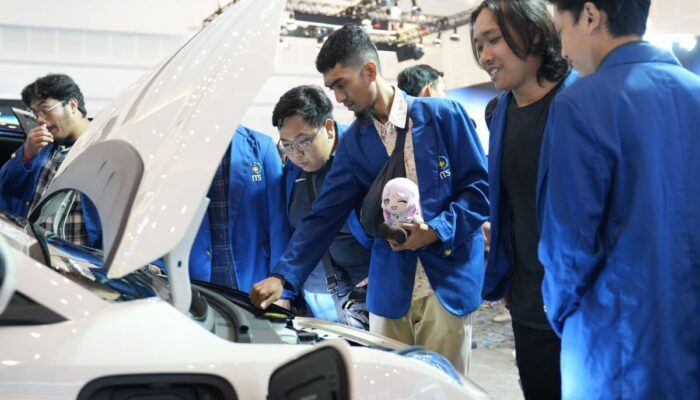 GIIAS Surabaya diisi dengan program edukasi untuk mahasiswa